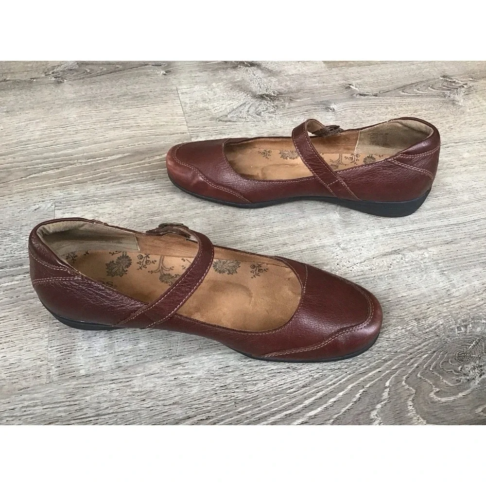 Taos Uncommon Womens 11 W Brown Leather Mary Janes Flats Curves and Pods Comfort